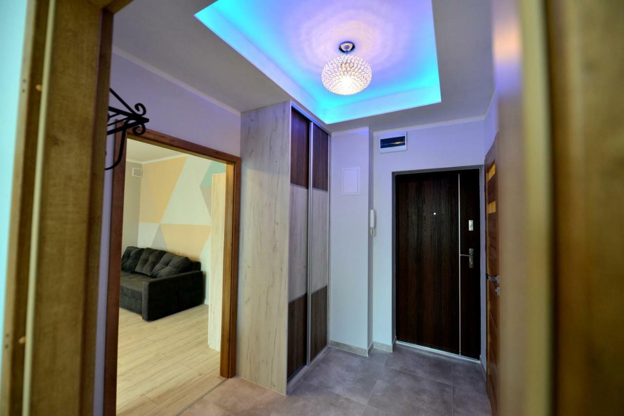 Apartment Center 25 *